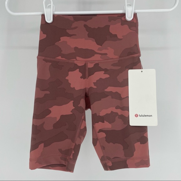 LULULEMON NWT WUNDER UNDER HIGH RISE SHORT 8” HERITAGE 365 CAMO BRIER ROSE MULTI - Picture 3 of 5